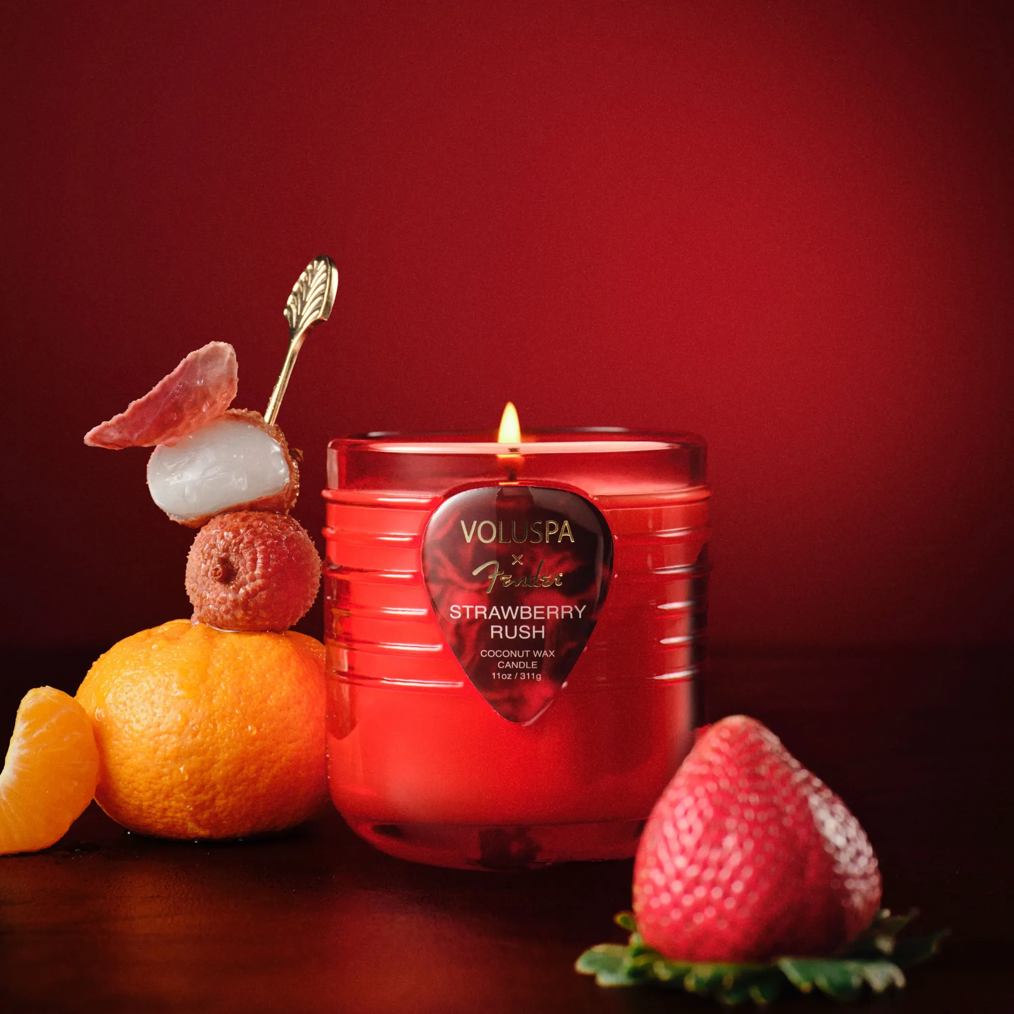 Vela Strawberry Rush com morangos e frutas vermelhas